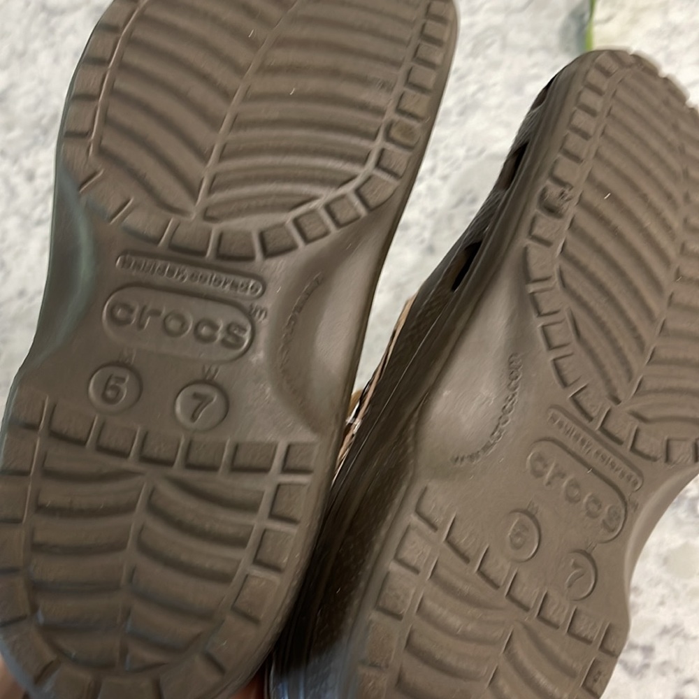 Crocs shoe like brown with leather ties. Size 7 womens - Picture 7 of 8